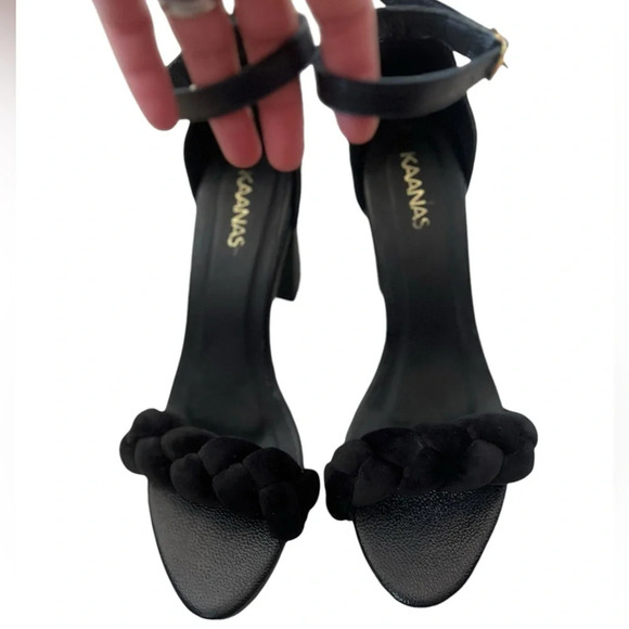 Kaanas black block heels velvet toe in excellent like-new condition size 8 - Picture 3 of 5